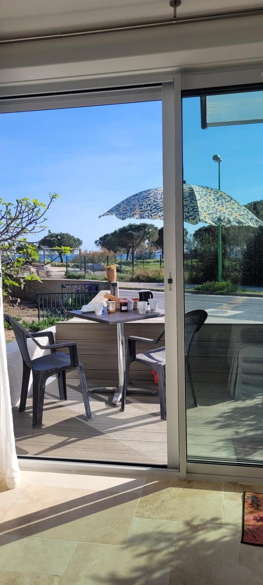 Meze Avec Vue Face A L'Etang别墅 外观 照片